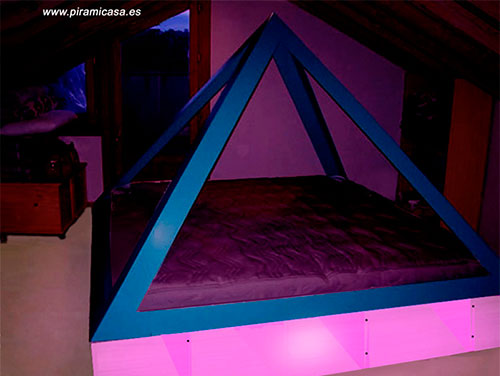 pyramidal bed